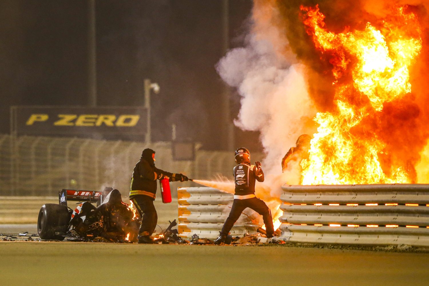 Anderhalve maand na gruwelijke crash toont Grosjean hoe zijn handen herstellen