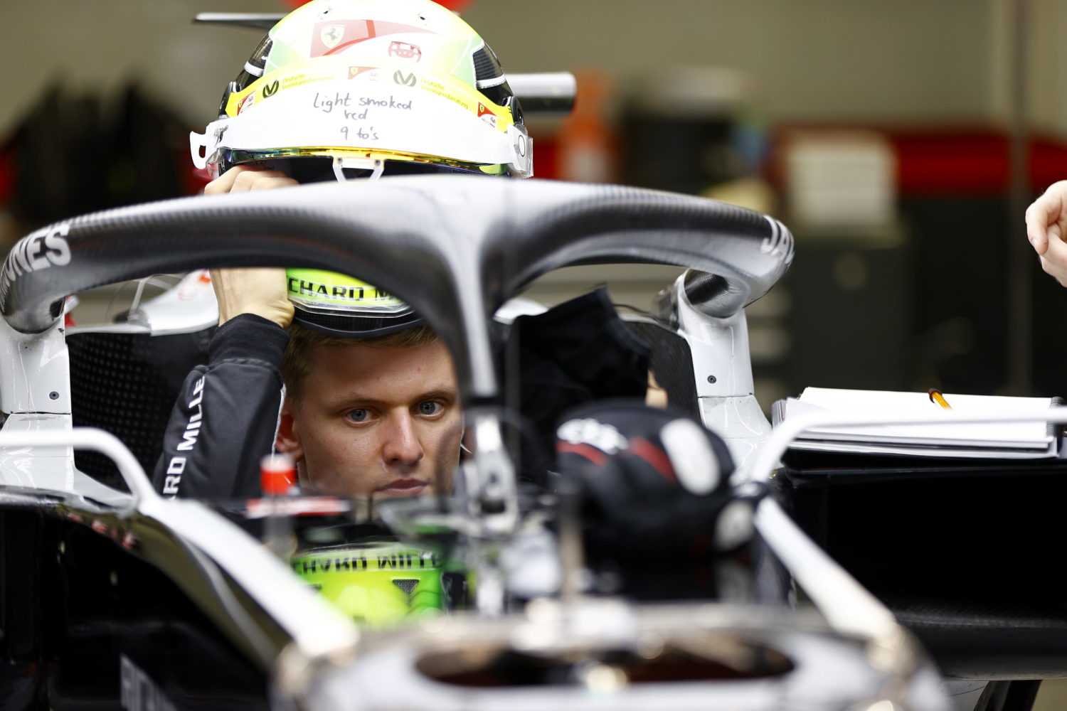 Wolff tempert verwachtingen over Mick Schumacher: ‘Hij heeft een leerjaar voor de boeg’