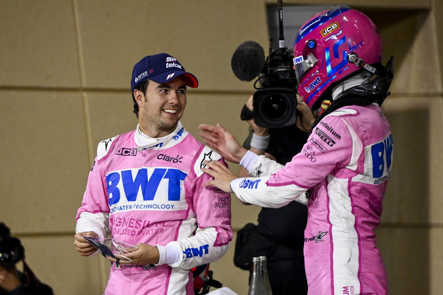 Perez: ‘Ik heb wel een bericht van Helmut Marko gehad’