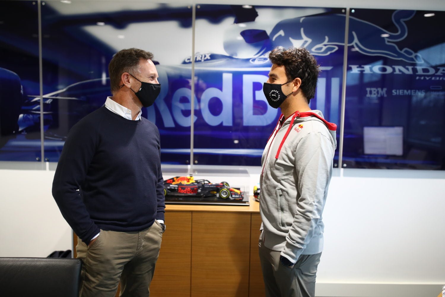 Horner verdedigt keuze voor ‘externe’ coureur Pérez: ‘Beter een meer ervaren coureur’