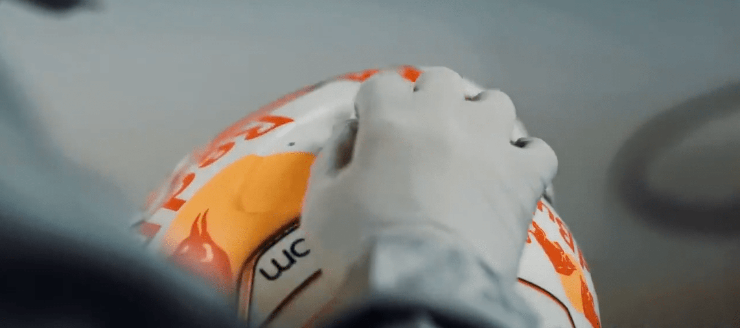 Max Verstappen Toont Helm Voor 2021 Waarom Iets Aanpassen Als Het Goed Voelt Formule1 Nl