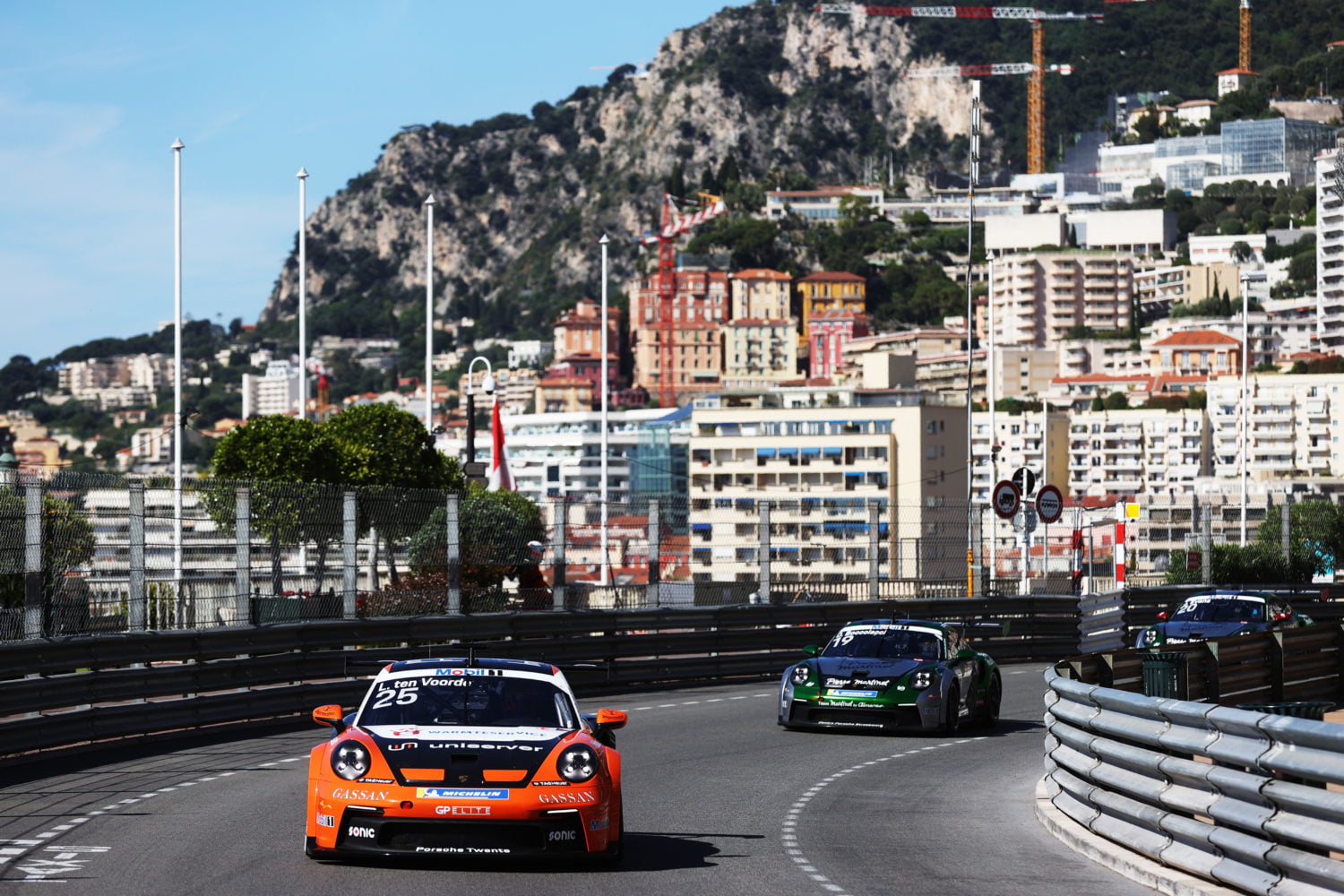 Ten Voorde wint openingsrace Porsche Supercup in Monaco ...