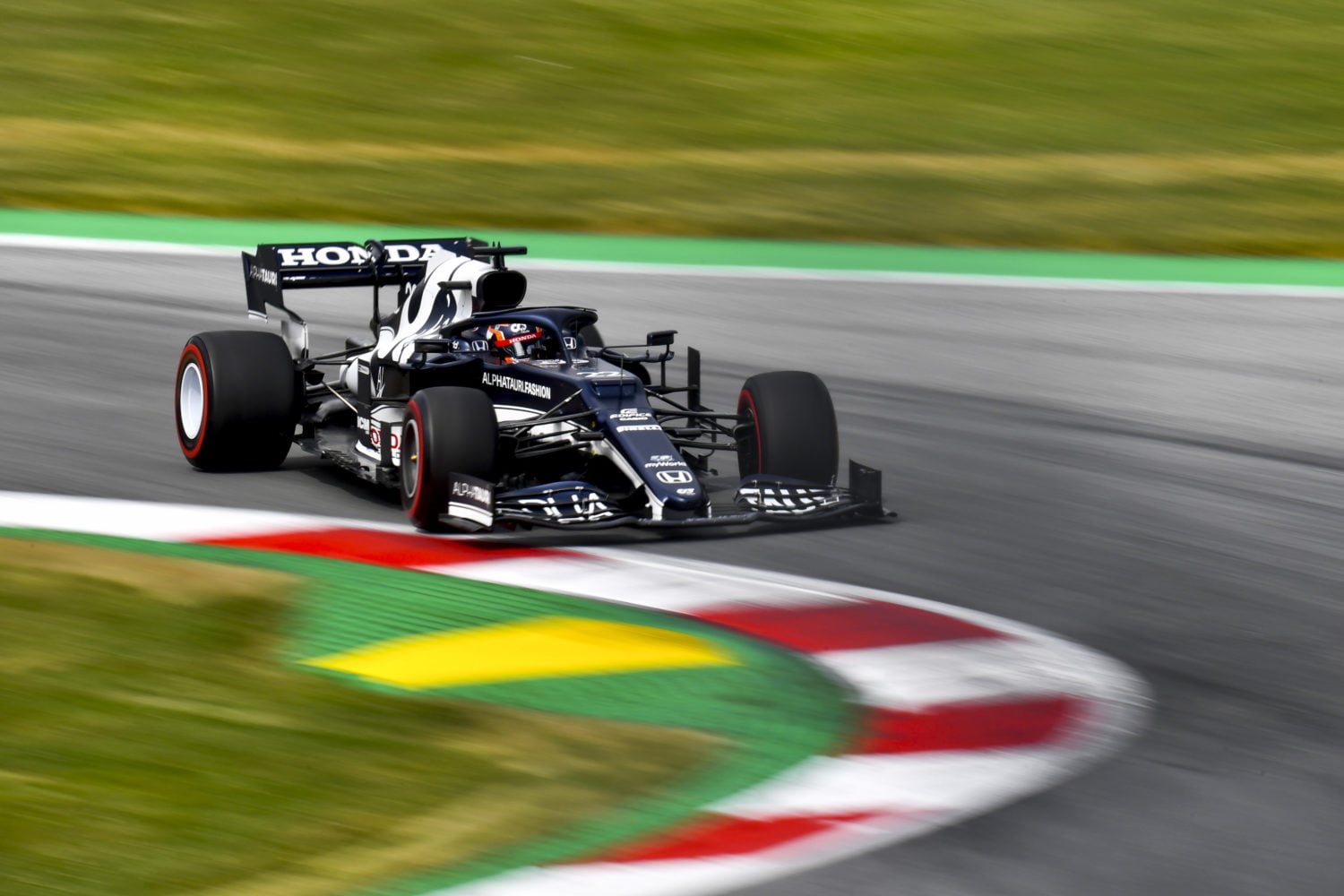 Yuki Tsunoda in de Alpha Tauri op de Red Bull Ring.