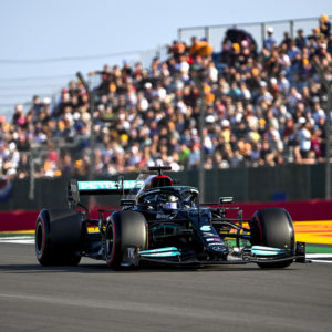 Lewis Hamilton zegt er vol voor te gaan in de sprintkwalificatie.