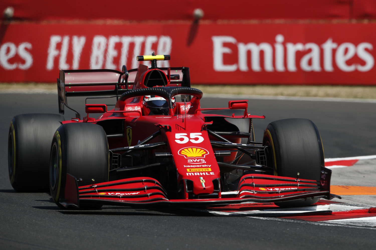 Carlos Sainz in de Ferrari op de Hungaroring.
