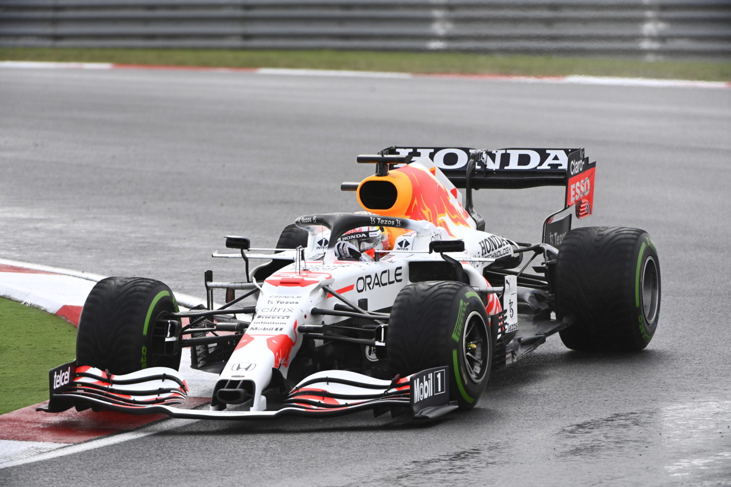 Verstappen in actie op Istanbul Park.