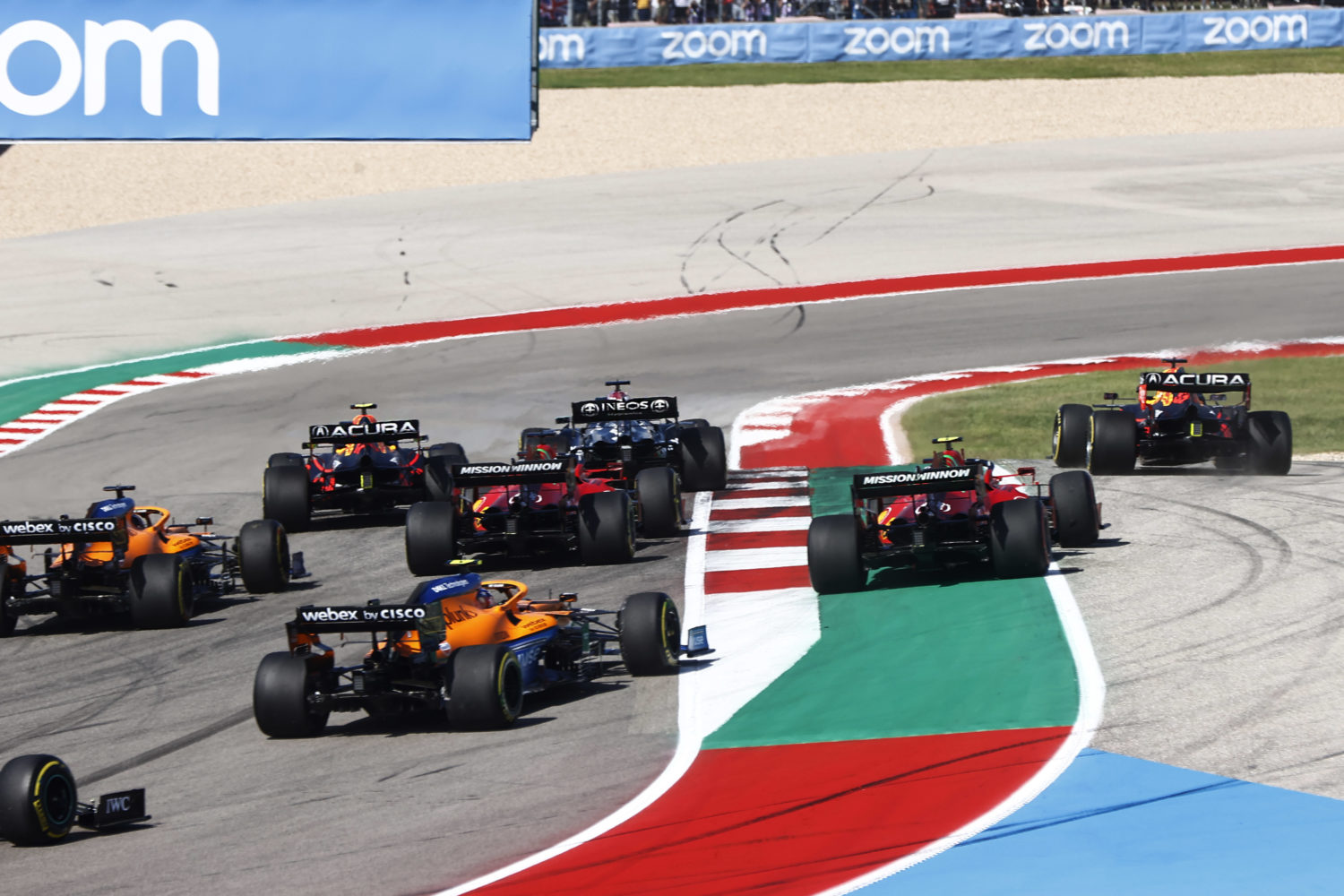 Ferrari en McLaren ontlopen elkaar nauwelijks in strijd om P3 bij de constructeurs.