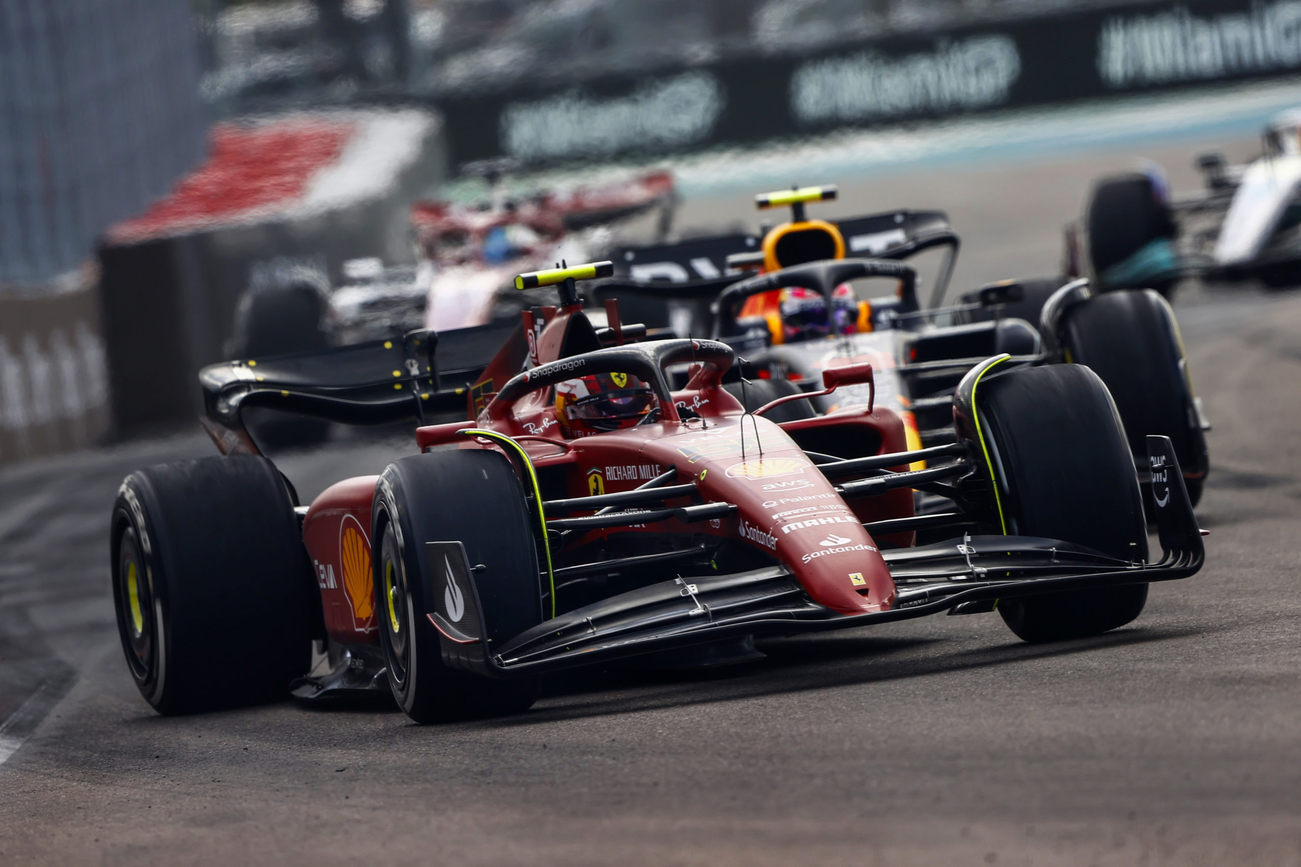 Carlos Sainz in de Ferrari F1-75 in Miami.