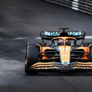 Daniel Ricciardo in de McLaren MCL36 op Monaco.