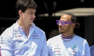 Toto Wolff en Lewis Hamilton. Er gaan geruchten over een mogelijk vertrek van Hamilton naar Ferrari