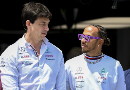 Toto Wolff en Lewis Hamilton. Er gaan geruchten over een mogelijk vertrek van Hamilton naar Ferrari