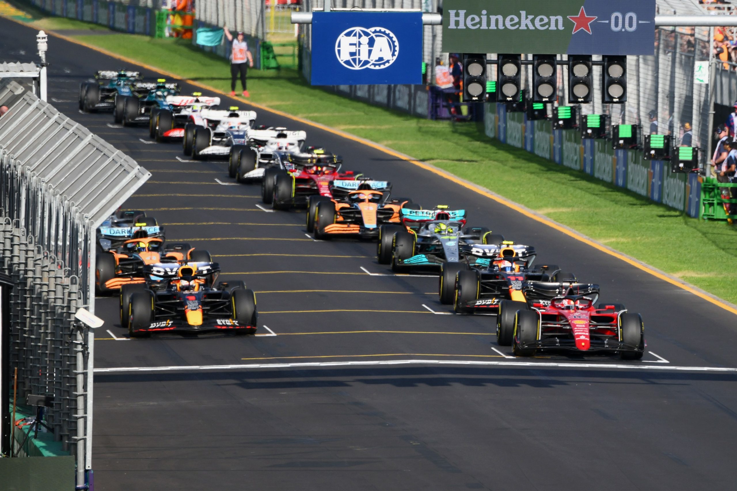 Dit zijn de starttijden van de 23 Formule 1races van 2023