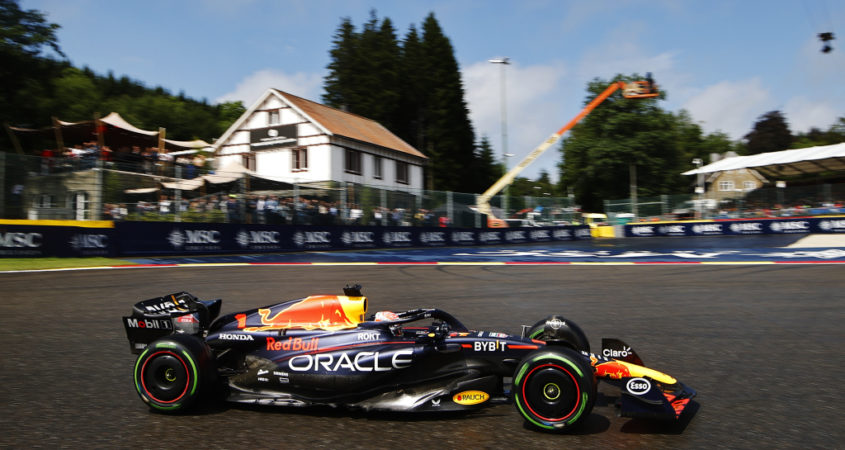 Max Verstappen in actie op Spa-Francorchamps.