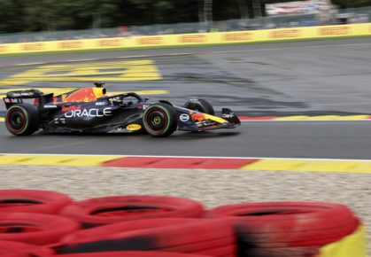 Max Verstappen in actie tijdens de kwalificatie voor de GP van België.