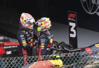 Max Verstappen en Sergio Pérez na de GP van België.