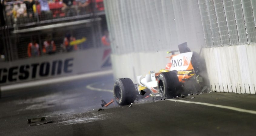 Crash Nelson Piquet jr in Singapore