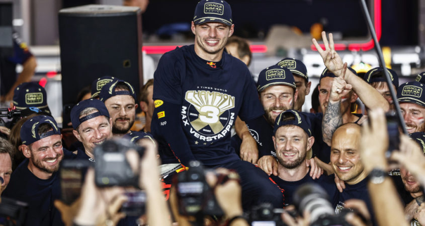 Max Verstappen wereldkampioen na zijn tweede plaats in de sprintrace in Qatar.