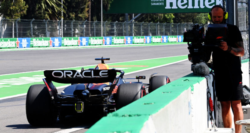 Max Verstappen in actie in Mexico