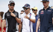 Sergio Pérez, Felipe Massa en Max Verstappen in de paddock.