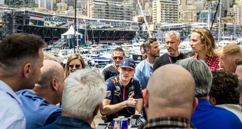 Gerard en Bas bij Max Verstappen tijdens GP Monaco