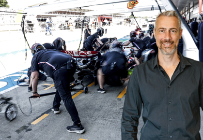 bas holtkamp tijdens een pitstop in silverstone