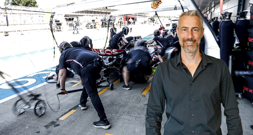 bas holtkamp tijdens een pitstop in silverstone