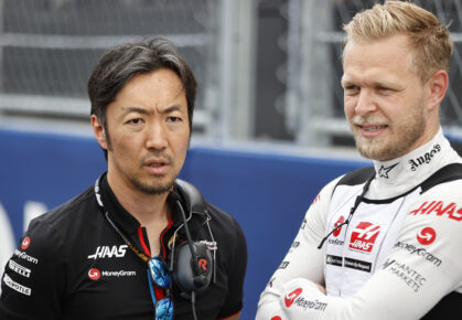 Ayao Komatsu en Kevin Magnussen van Haas