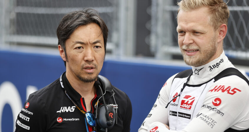 Ayao Komatsu en Kevin Magnussen van Haas