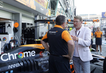 Mika Häkkinen met Zak Brown