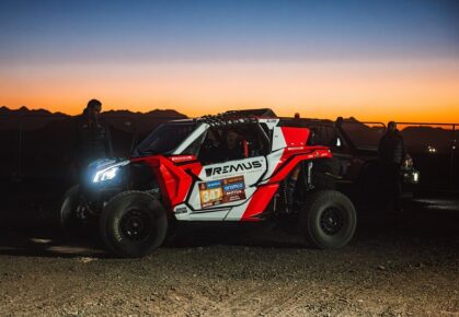 Lukas Lauda in Dakar Rally in McLaren-kleuren