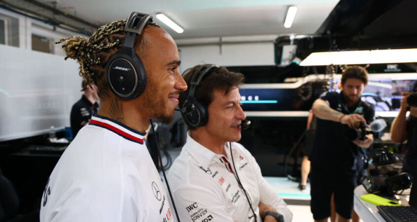Lewis Hamilton en Toto Wolff