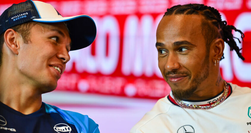 Alexander Albon en Lewis Hamilton