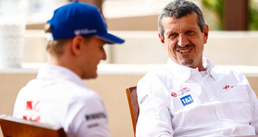 Günther Steiner en Mick Schumacher