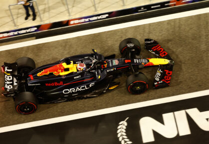 Verstappen pole tik