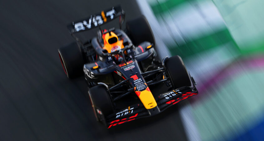 Verstappen snelste in derde training