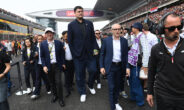 Stefano Domenicali met oud-basketballer Yao Ming.