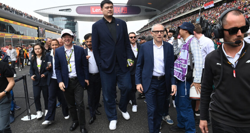 Stefano Domenicali met oud-basketballer Yao Ming.