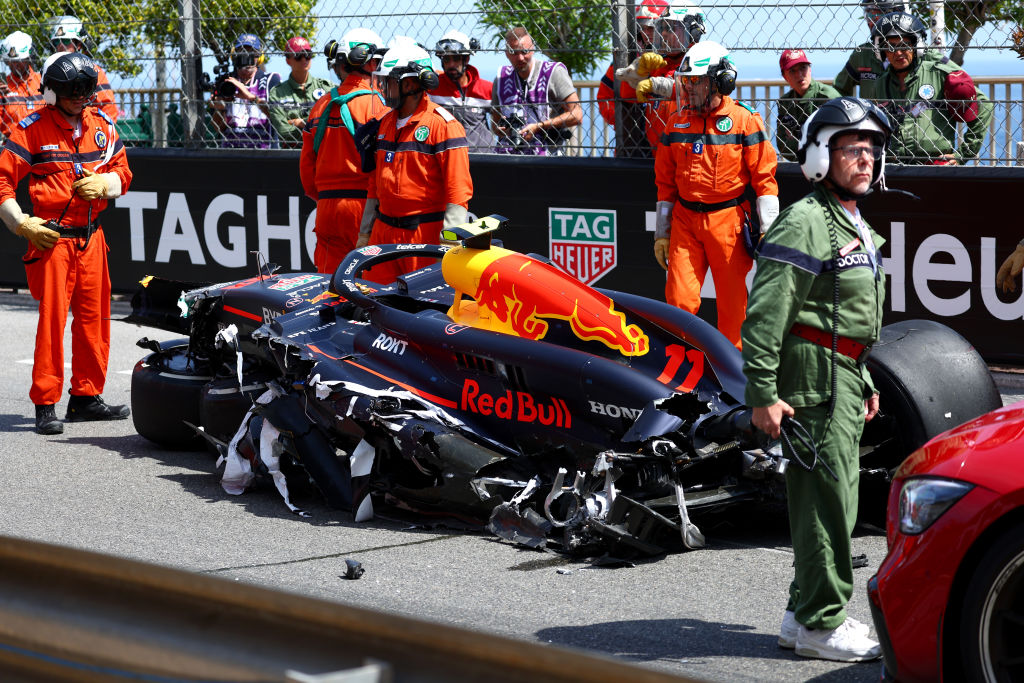 Video Megacrash Sergio Pérez in Monaco transformeert RB20 in wrak Formule1.nl
