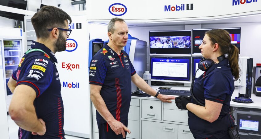 Mobil Red Bull Racing