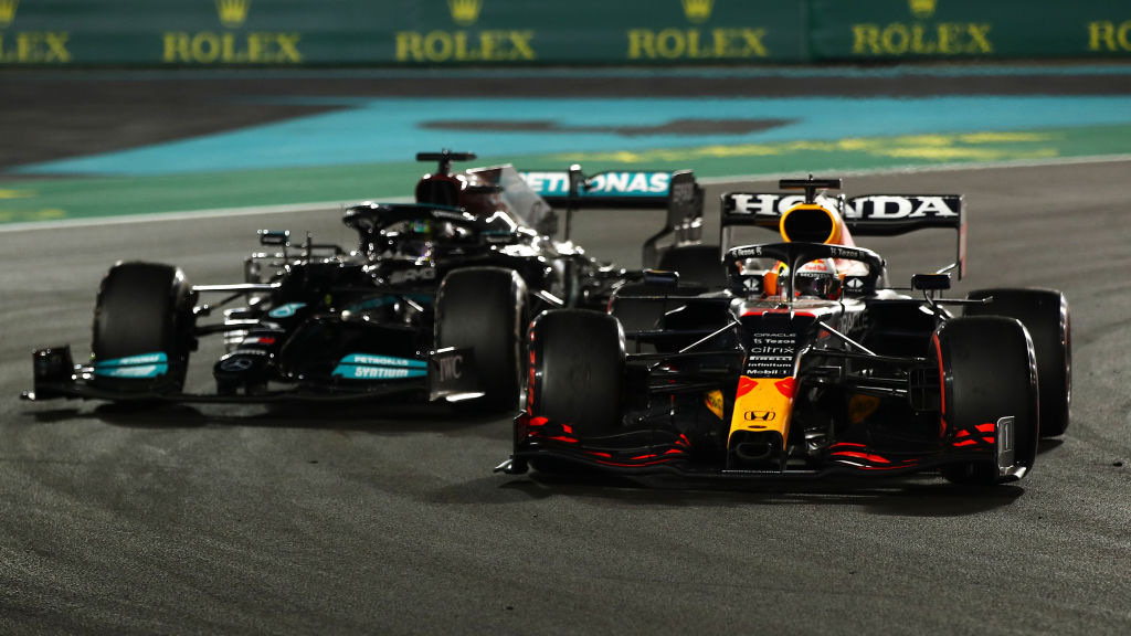 VIDEO Zo werd Max Verstappen eerder wereldkampioen in 2021, 2022 en