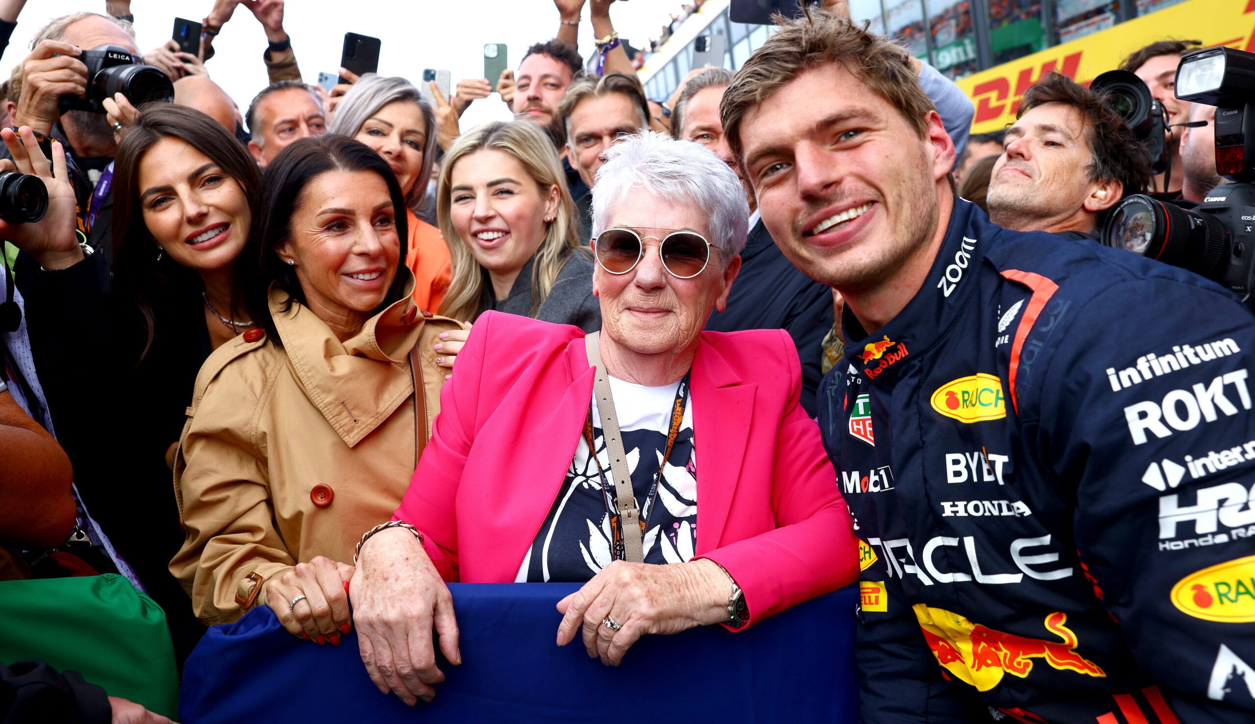 verstappen-nodigt-familie-uit-in-qatar-zie-ze-maar-10-keer-per-jaar