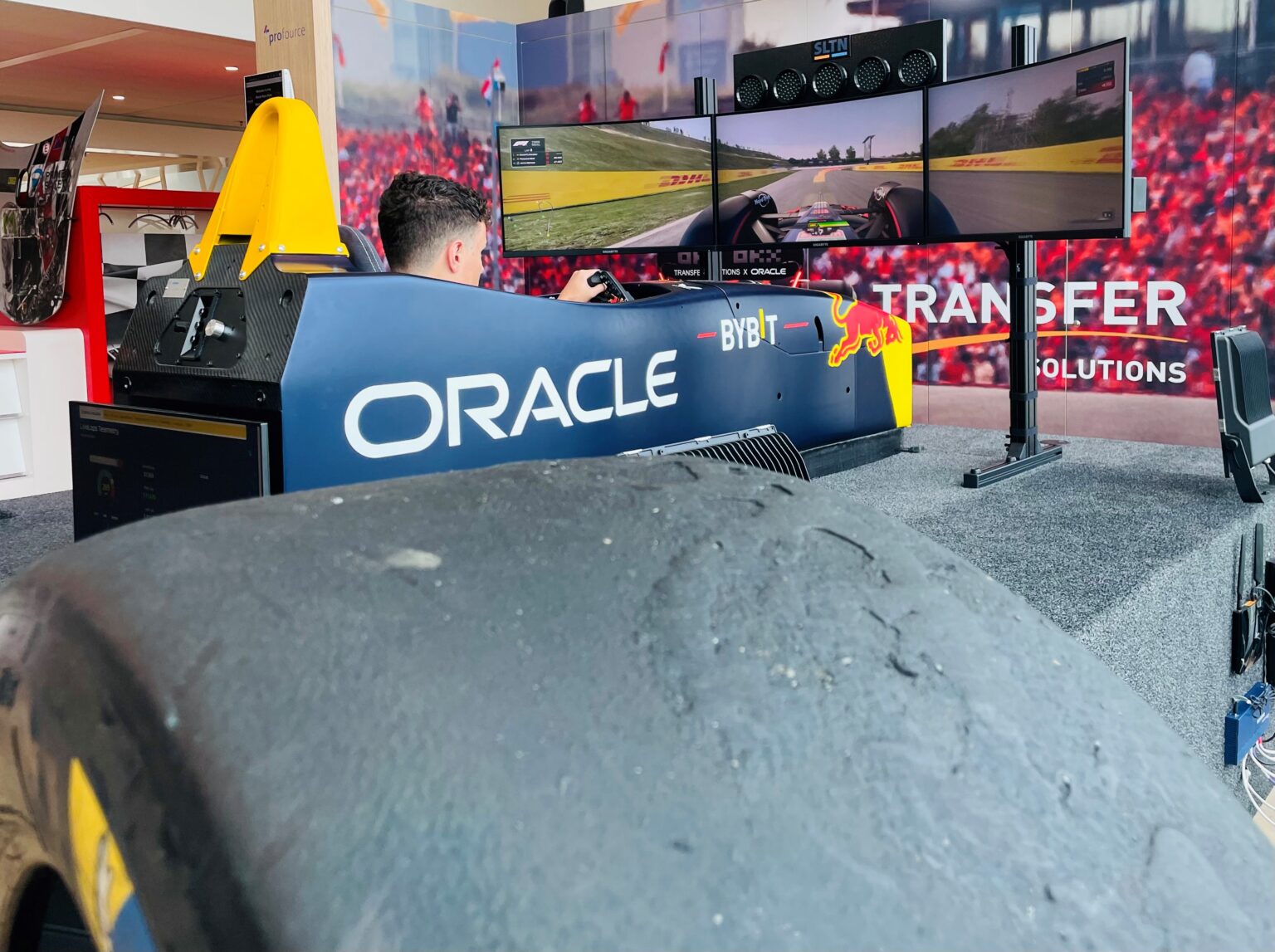 Oracle Racing Simulator Een kijkje bij Oracle Race Date Experience Center in Utrecht: Racen in ...