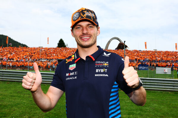 https://www.formule1.nl/app/uploads/2025/04/Hoofdfoto-Max-Verstappen-tribunes-600x400.jpg