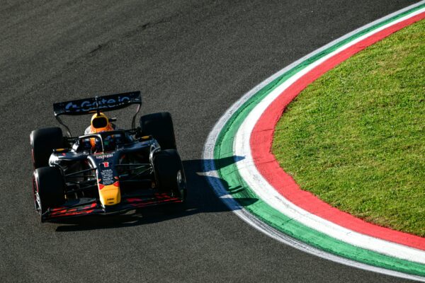 Kwalificatie GP Emilia-Romagna: Net geen pole Verstappen na titanenstrijd met Piastri in Imola