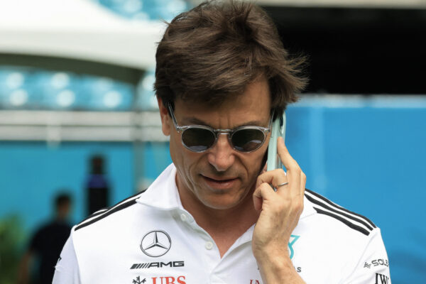 Wolff wil lering trekken uit ‘zware race’ in Imola: ‘Herhaling voorkomen’