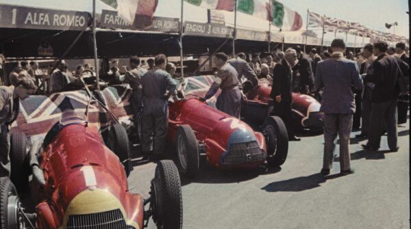 Terug in de tijd! Formule 1 viert jubileum met kleurbeelden van eerste GP