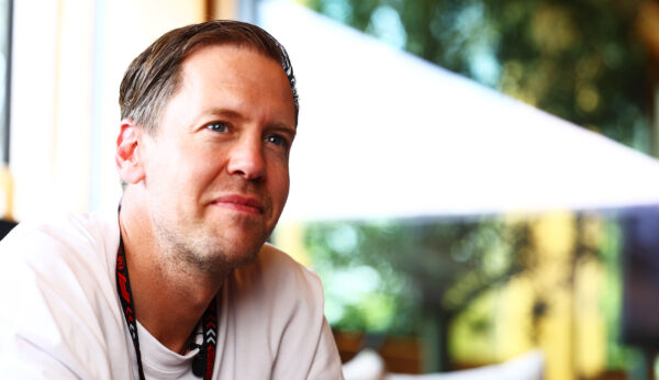 Opvolger van Helmut Marko? Vettel slaagt voor Harvard-managementcursus