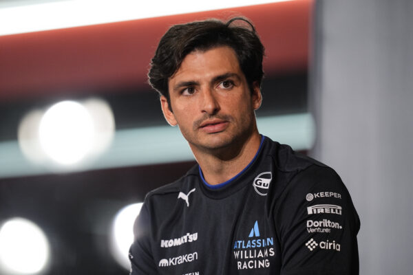 Sainz trekt ‘eigen conclusies’ na te zijn overgeslagen door Mercedes en Red Bull
