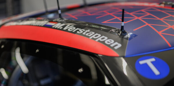 Verstappen evenaart stokoud record van Jacky Ickx met Nordschleife-zege