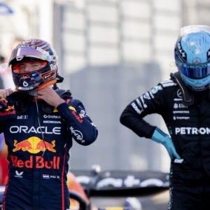 Max Verstappen en George Russell